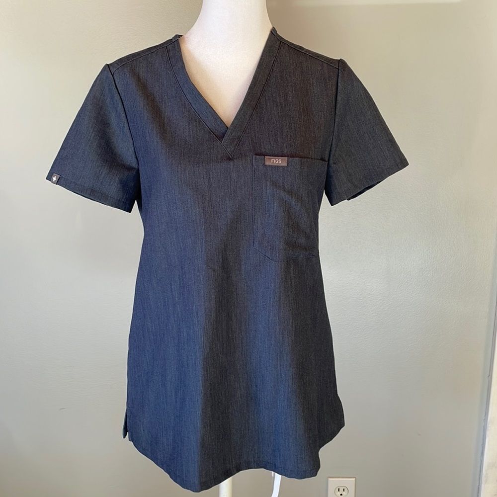 [FIGS] Gray “Technical Collection” Top - Size XS